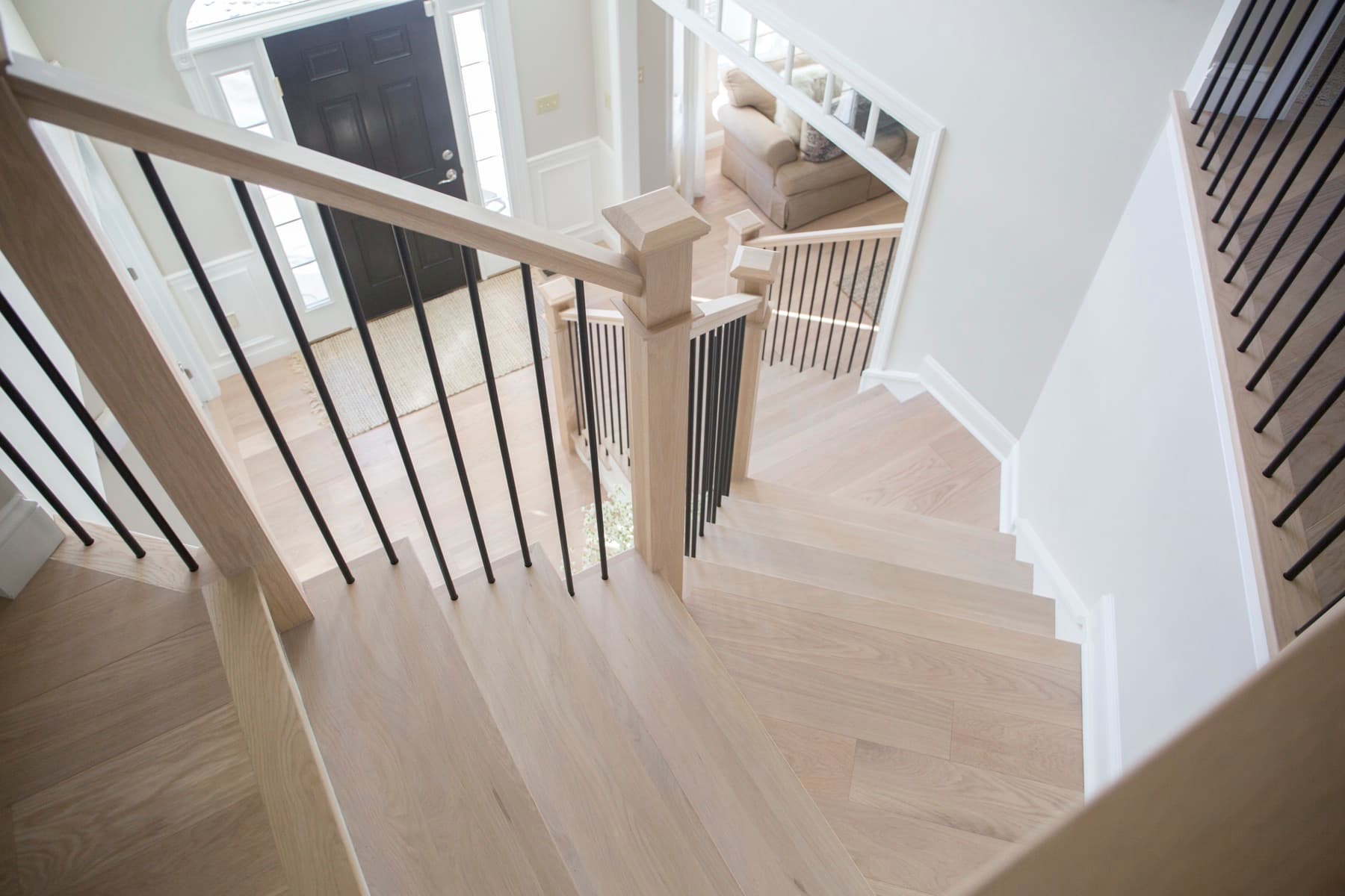 White-oak handrail detail at the newel — Modern White Oak project